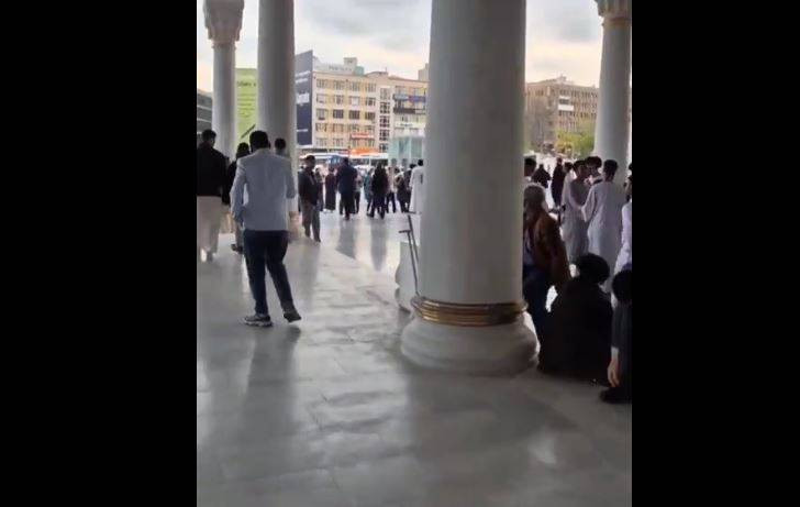 Melike Hatun camisinde bayram namazı sonrası. Yer: Maalesef Türkiye Cumhuriyeti'nin başkenti Ankara - Resim: 13